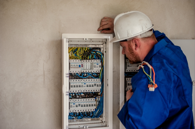 sasu-ST RAPHAEL-min_electrician-2755683